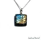 Pendentif Labradorite gravée "Fleur" - carrée