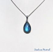 Pendentif "Goutte d'océan" Labradorite bleue 