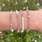 Bracelet "Éclat nacré" - Perle d'eau douce, Nacre et Pierre de lune adulaire