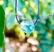 Pendentif "Cœur" Fluorite (Pierre percée)