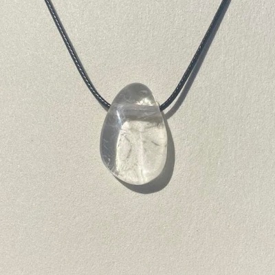 Pendentif "Galet" Cristal de roche (pierre percée)
